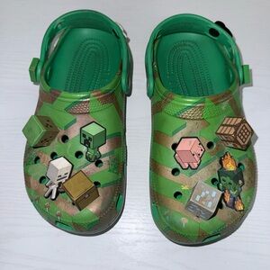 Minecraft x Crocs Classic Elevated Clogs 🟢 Grass Block Edition - J4